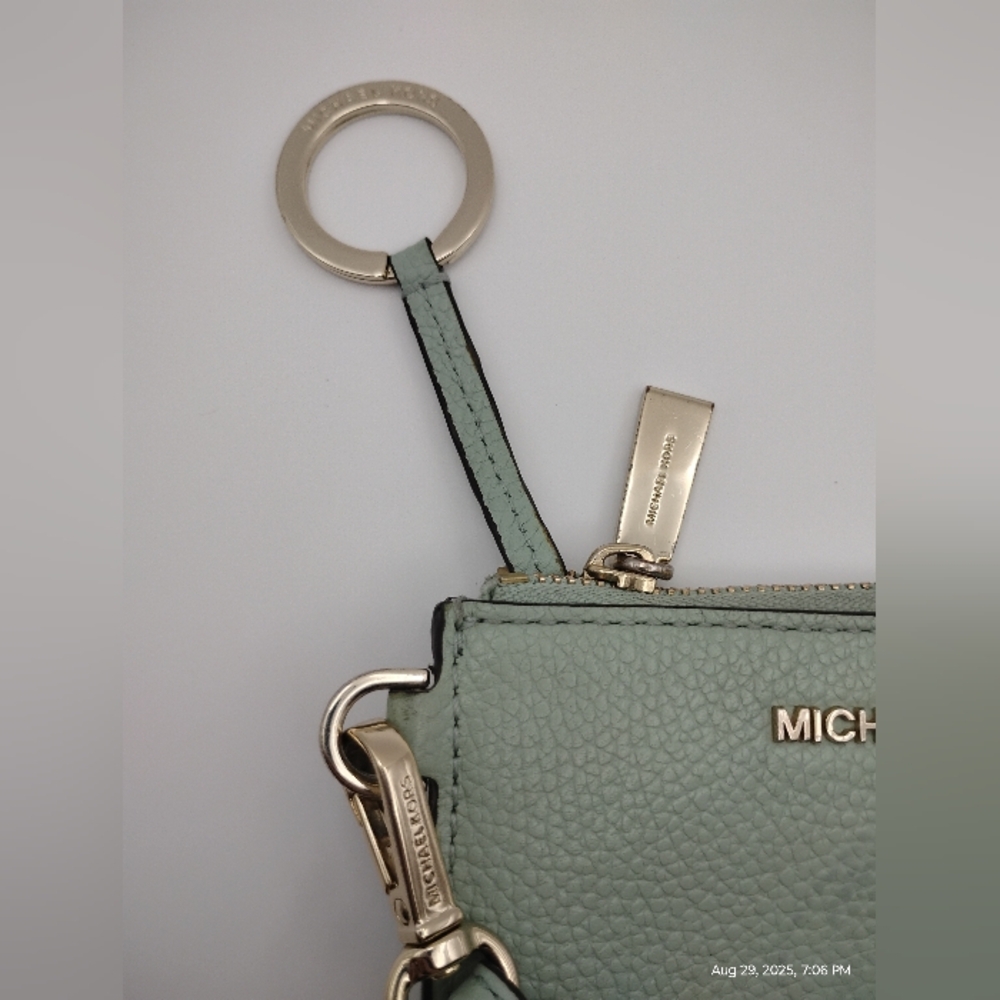 MK Mint Green Leather Wristlet/Cardholder - Picture 6 of 7